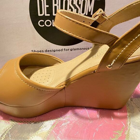🛍️De Blossom Collection super cute wedge sandals Brown Size:8💥 - Picture 7 of 8
